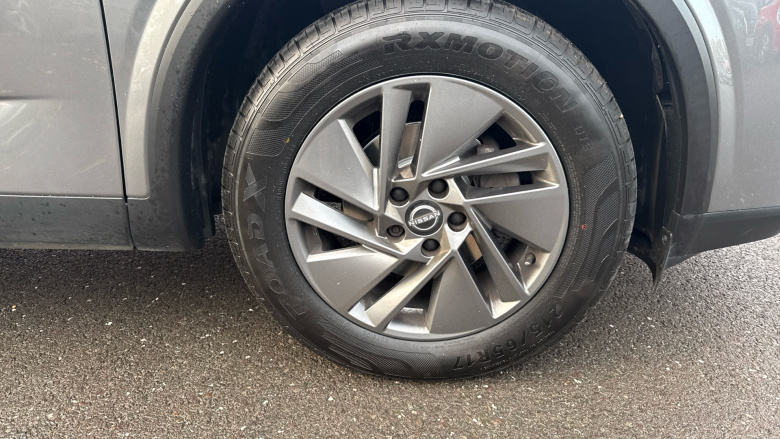 Nissan Qashqai 1.3 DiG-T MH Acenta Premium 5dr Petrol Hatchback